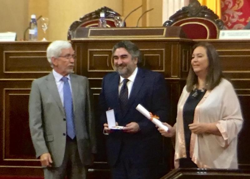 José Manuel Rodríguez Uribes recibe la Medalla de Honor de la AVT “Por el verdadero relato”