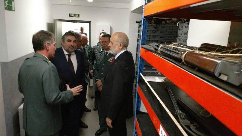 Rodríguez Uribes asiste a la inauguración de las instalaciones de la Guardia Civil para guardar 
25.000 armas en Madrid