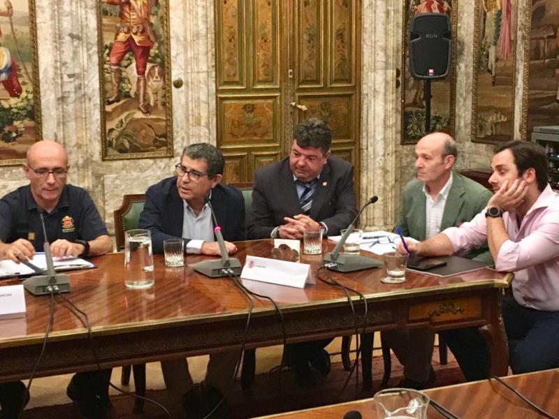 María Paz García-Vera preside la reunión de coordinación del dispositivo de seguridad de la romería de la Virgen de la Gracia de San Lorenzo de El Escorial
