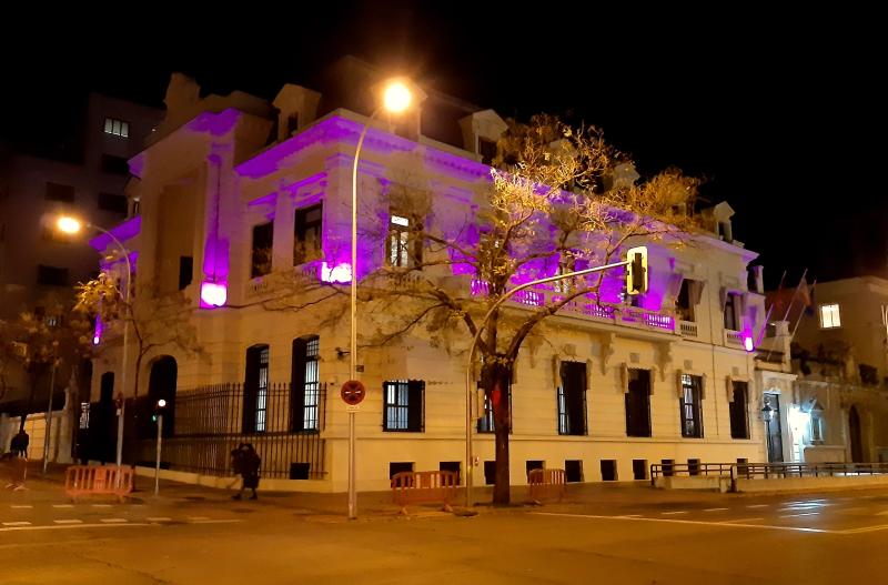 La sede de la Delegación del Gobierno en Madrid se tiñe de morado para apoyar la erradicación    de la violencia contra las mujeres