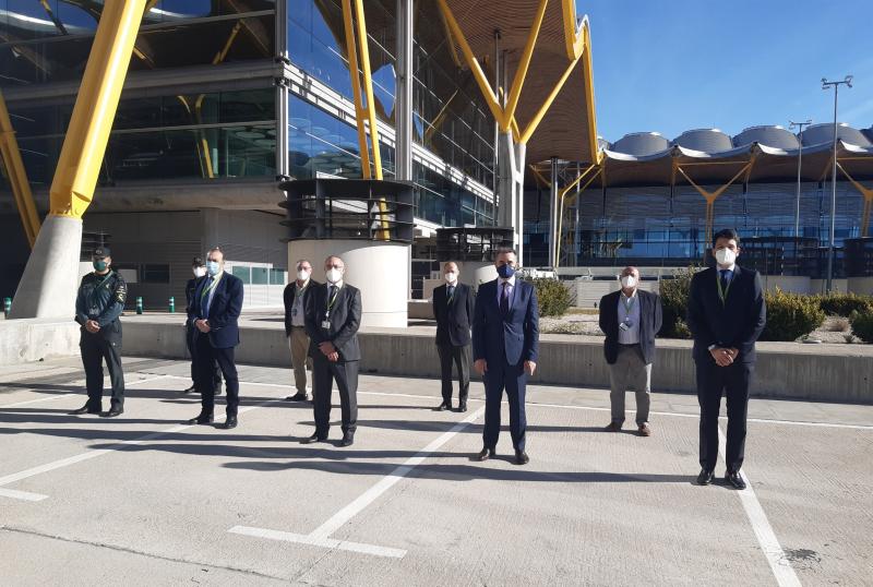 El delegado del Gobierno en Madrid, José Manuel Franco, ha visitado las instalaciones del aeropuerto Adolfo Suárez Madrid-Barajas para conocer el funcionamiento diario de esta instalación aeroportuaria y el plan de autoprotección ante emergencias aéreas