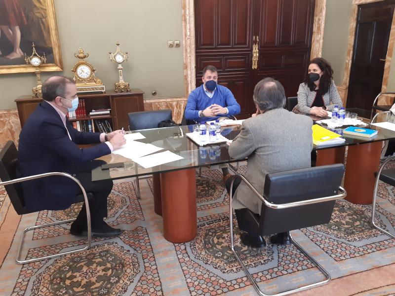 El delegado del Gobierno en Madrid, José Manuel Franco, se reúne con el alcalde de Rivas Vaciamadrid, Pedro del Cura, para analizar la posibilidad de aplicar medidas concretas para solucionar los problemas de la Cañada Real