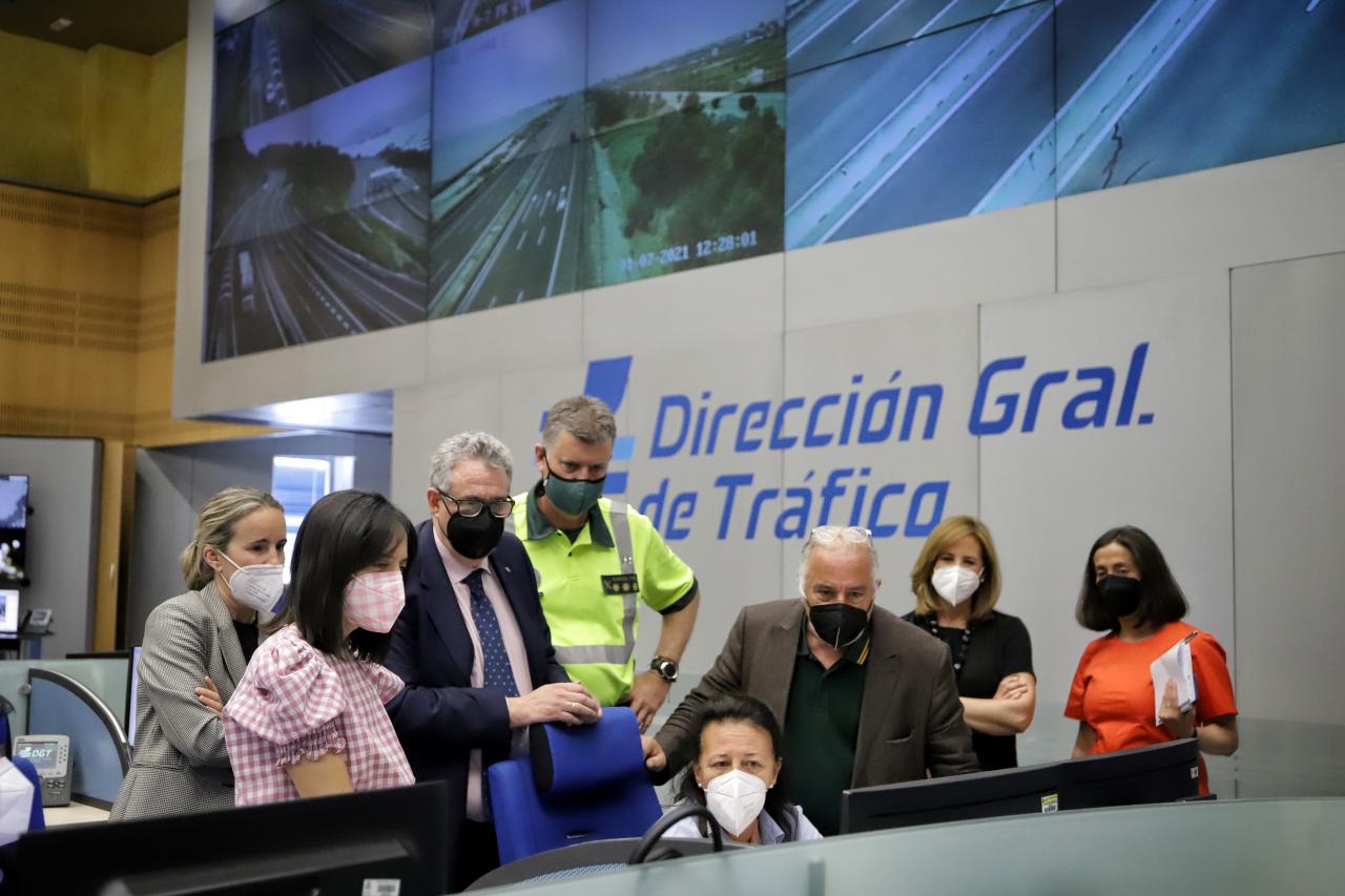 Mercedes González visita la DGT para comprobar el dispositivo especial de tráfico preparado para este verano en Madrid