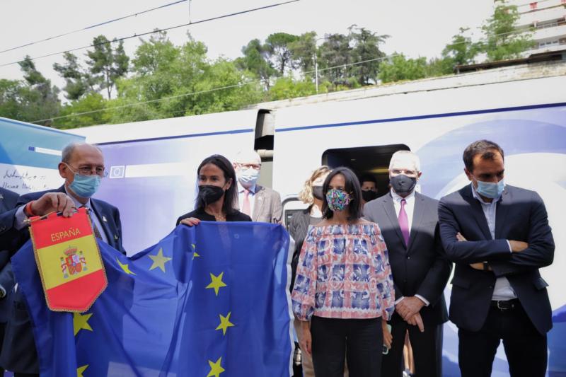 Mercedes González asiste en Príncipe Pío a la llegada del tren "Connecting Europe Express"