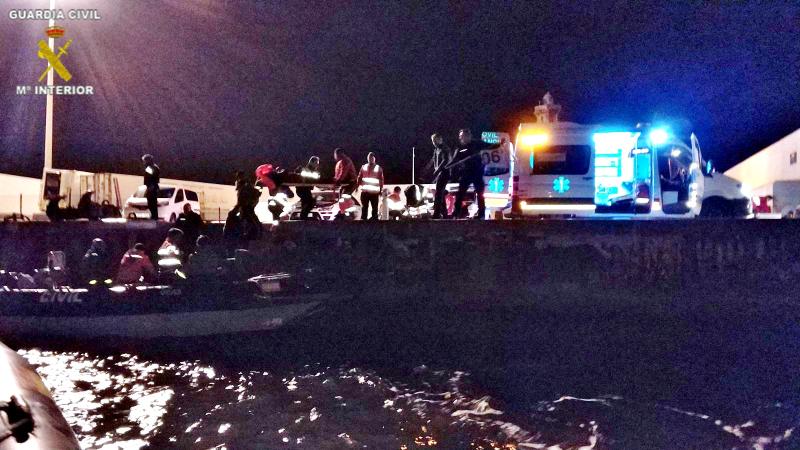 La Guardia Civil rescata a seis inmigrantes del mar, dos de ellos en parada cardiorrespiratoria