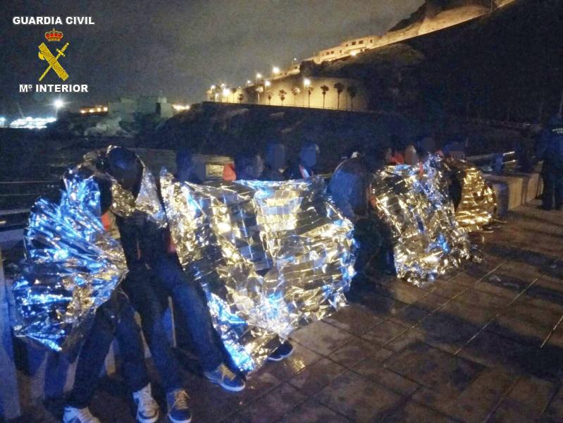 
NOTA DE PRENSA COMANDANCIA DE LA GUARDIA CIVIL DE MELILLA

Dramático rescate de la Guardia Civil para  salvar la vida de inmigrantes arrojados al mar
