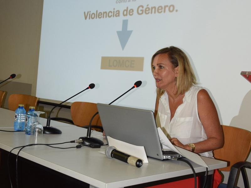 Fernández Treviño: “Solo el 7,6% de los referentes son femeninos en los libros de texto escolares”