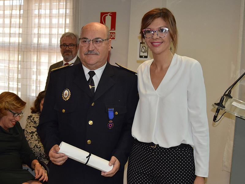 El Gobierno reconoce la colaboración en la OPE a José Jurado con la medalla de Protección Civil