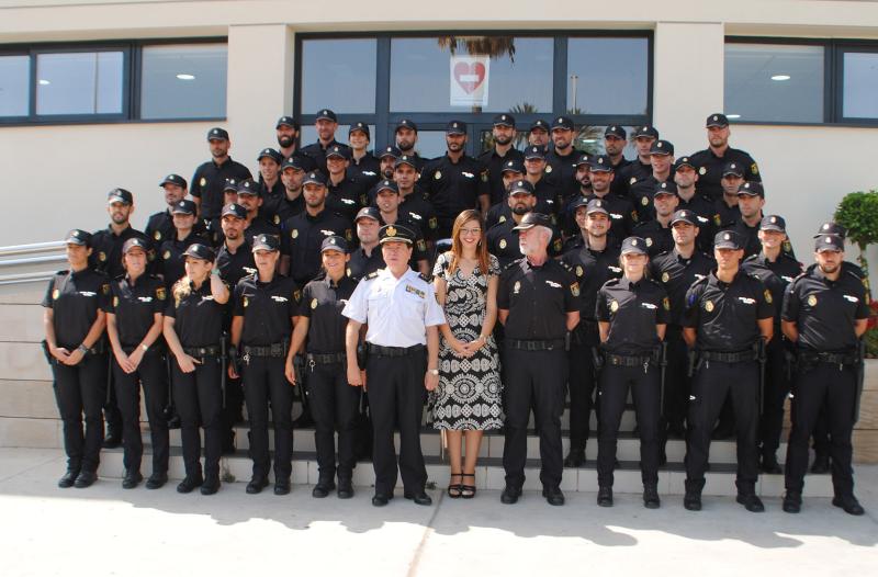 La Delegada recibe a los 50 nuevos agentes en prácticas de la Policía Nacional