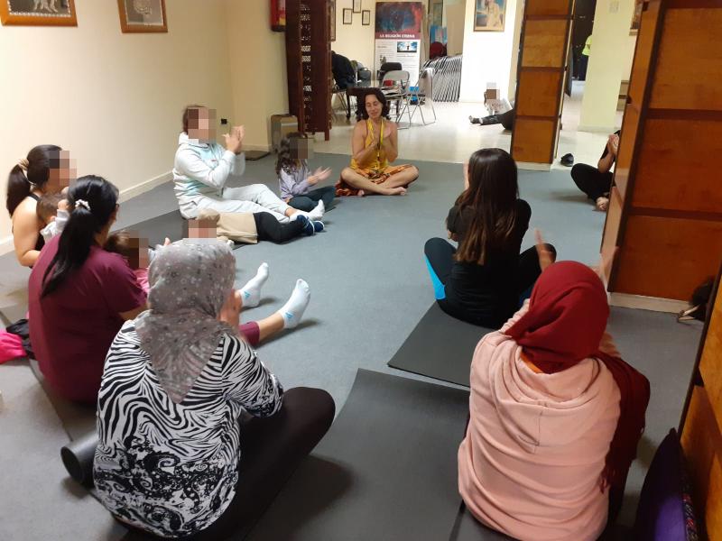 Delegación imparte un taller de yoga para las víctimas de violencia de género