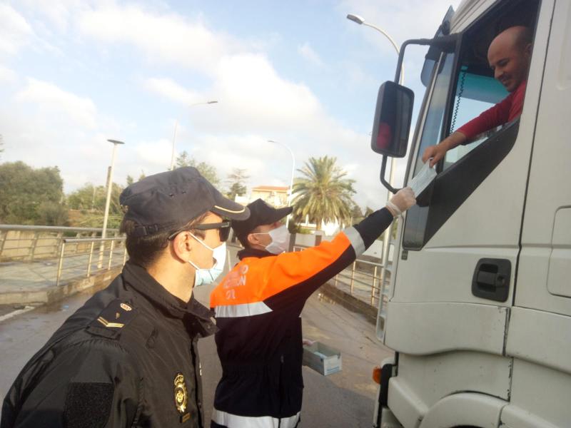 Las 18.000 mascarillas del Gobierno de España se reparten entre hoy y mañana en Melilla 