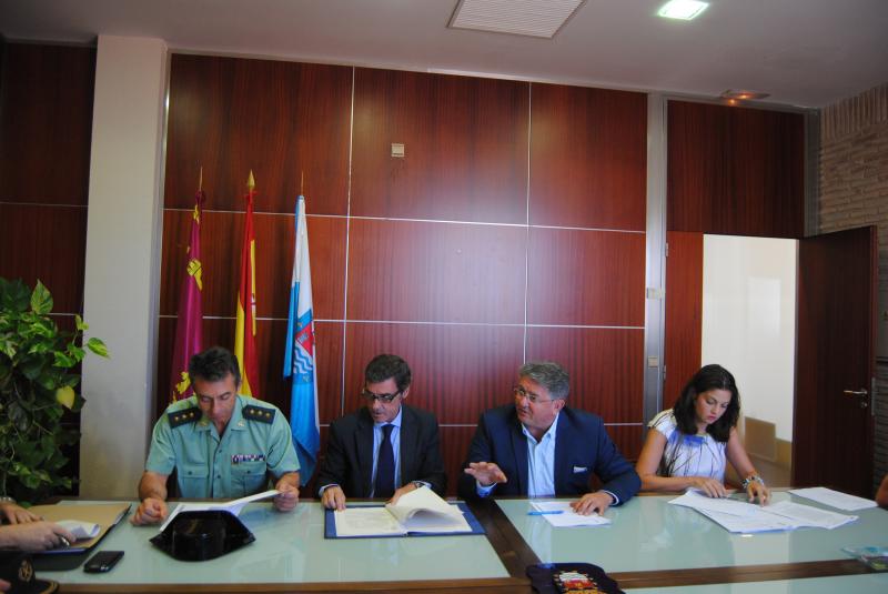 El delegado del Gobierno y el alcalde de Los Alcázares coordinan el dispositivo de seguridad de cara al verano