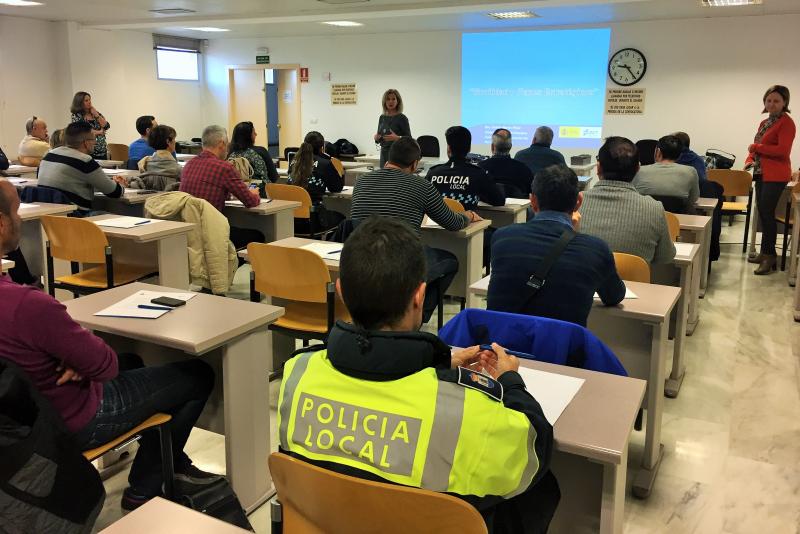 Cincuenta policías locales de diecinueve ayuntamientos participan en un curso de seguridad vial organizado por la Dirección General de Tráfico