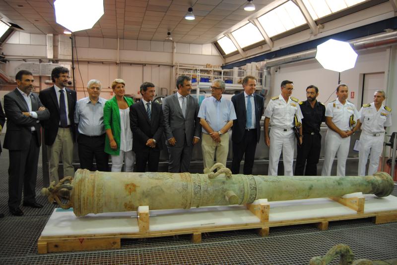 España recupera dos cañones renacentistas de gran tonelaje del pecio Las Mercedes a más de 1.130 metros de profundidad