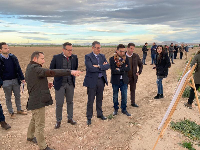 El delegado del Gobierno supervisa el inicio de las obras de emergencia en el canal de drenaje D7 en Los Alcázares en su conexión con la rambla del Albujón
