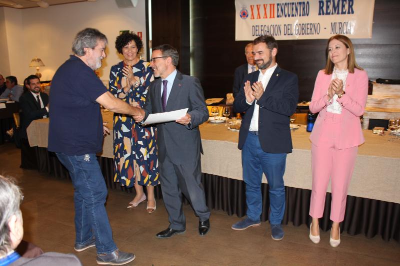Francisco Jiménez entrega la Medalla al Mérito de la Protección Civil a la Red Nacional de Radio Emergencia en la Región de Murcia 