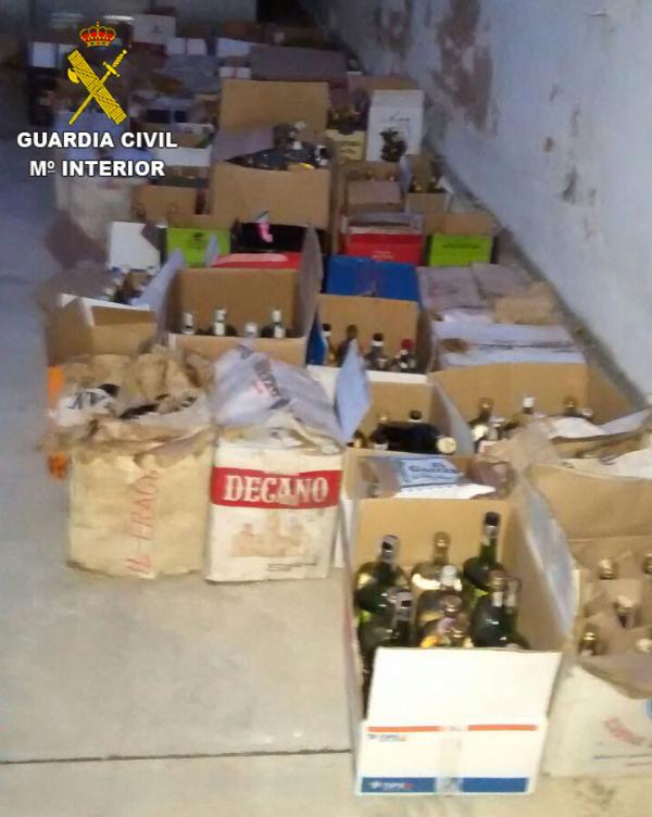La Guardia Civil incauta en una furgoneta más de 700 litros de alcohol de dudosa procedencia