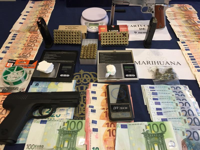 La Policía Nacional detiene a dos personas por tráfico de drogas, desmantelando un punto de venta de cocaína y speed en Pamplona

