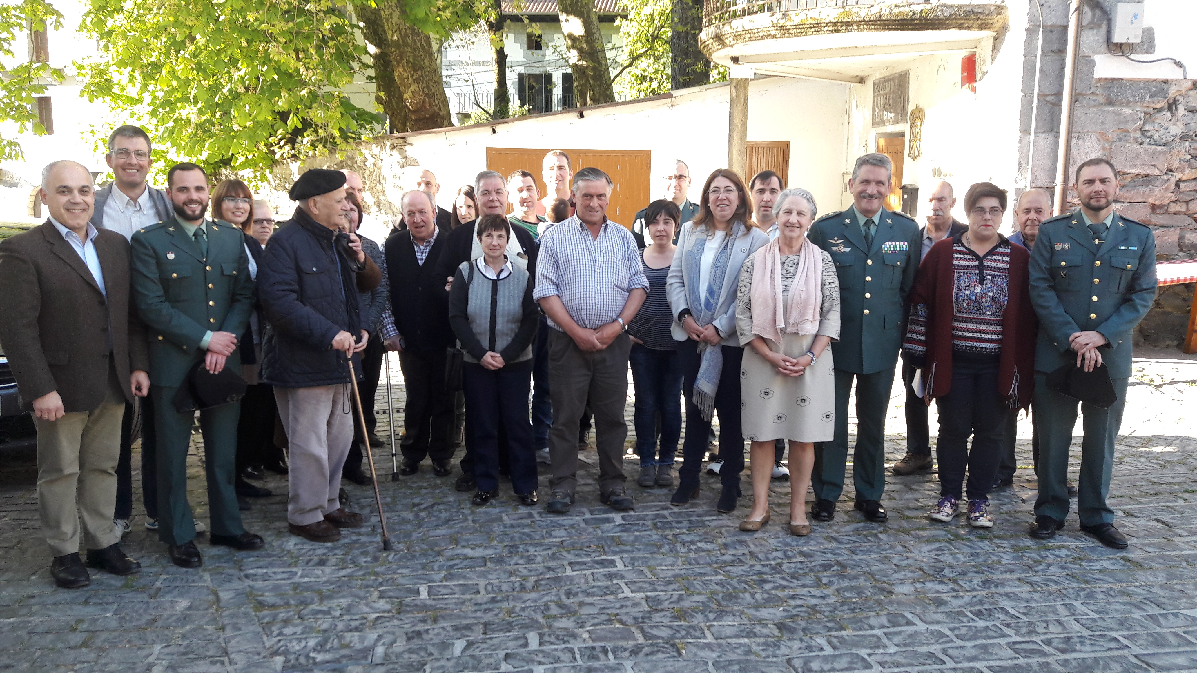 La Delegación del Gobierno y la Guardia Civil de Navarra homenajean a los miembros de la Sociedad Larea Elkartea de Leitza
