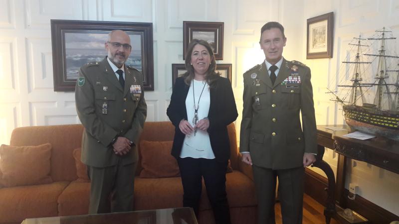 La delegada del Gobierno recibe al nuevo inspector general del Ejército de Tierra y al recién nombrado general comandante militar de Navarra 