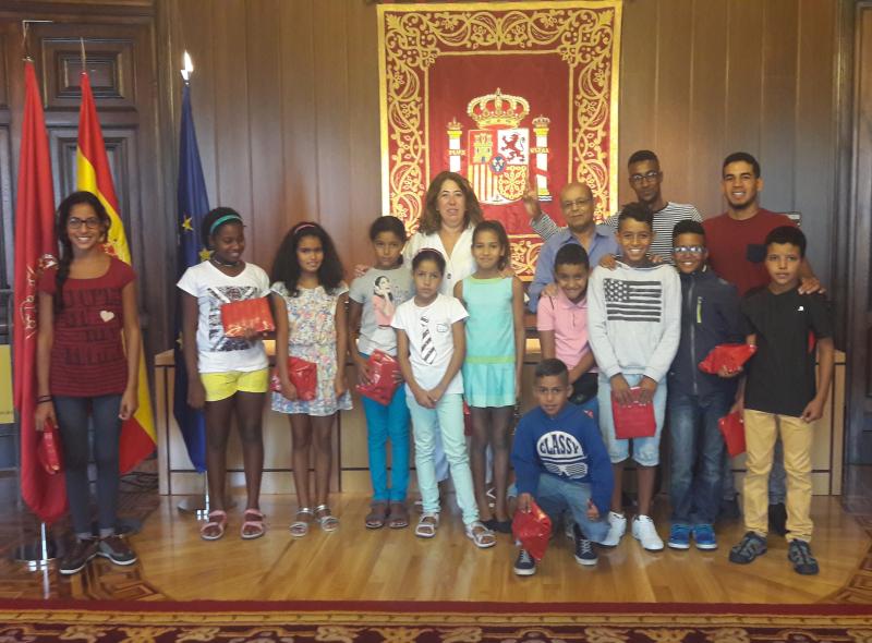  La delegada del Gobierno recibe a los niños saharauis que pasan el verano con familias de acogida navarras