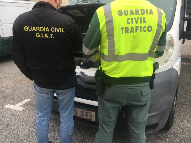 

La Guardia Civil detiene a un varón e investiga a otros cinco por delito continuado de estafa y falsedad documental al vender vehículos con el kilometraje disminuido 

