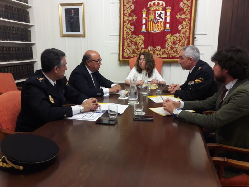 El director general de la Policía, Germán López, ha visitado la Jefatura Superior de Policía de Navarra