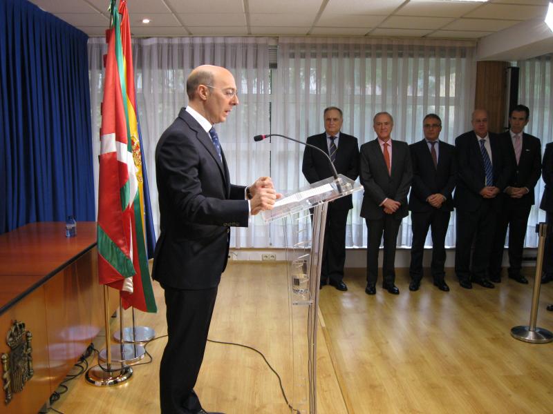 Carlos Urquijo: “El diálogo, la lealtad, la cooperación y el respeto a la Ley deben presidir las relaciones entre los Gobiernos vasco y central en beneficio de los ciudadanos” 