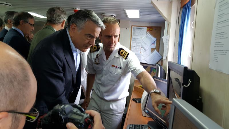 El buque hidrográfico de la Armada Española “Malaspina” analiza la costa vasca para mejorar la seguridad de la navegación en los puertos 