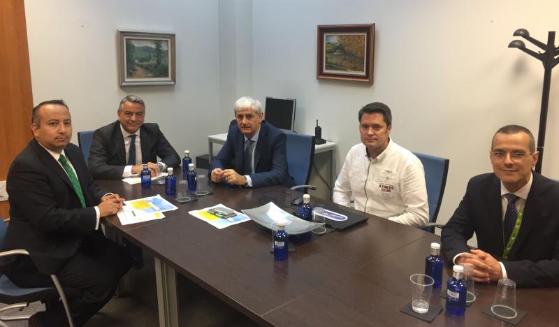 Javier De Andrés garantiza a la compañía Vueling la plena operatividad del Aeropuerto de Hondarribia con las obras que se van a realizar.