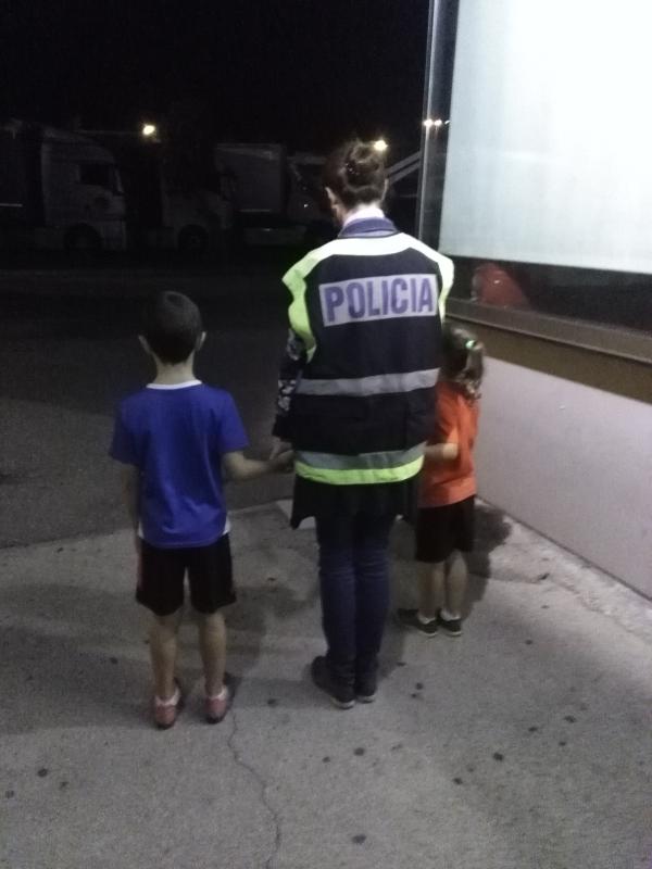 La Policía Nacional recupera a dos niños en Salamanca y se los entrega a su madre en Bizkaia