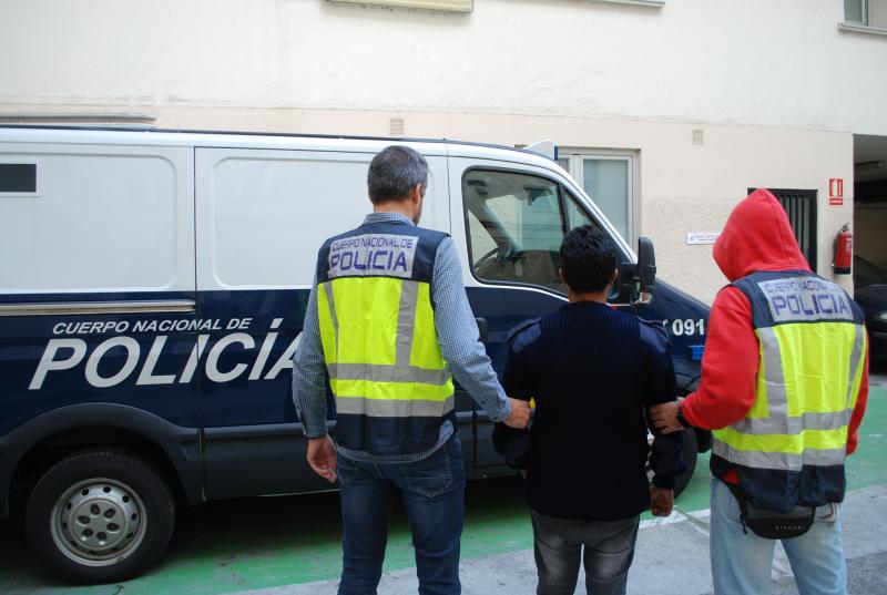 La Policía Nacional detiene en el Puerto de Bilbao a un fugitivo buscado por Reino Unido por un delito de violación