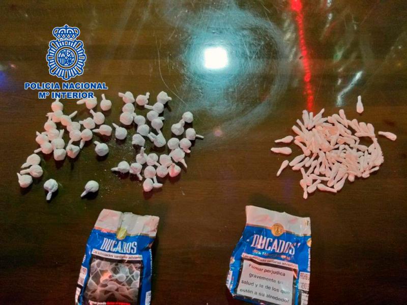 La Policía Nacional detiene a dos personas por tráfico de drogas en la localidad de Abanto Zierbena