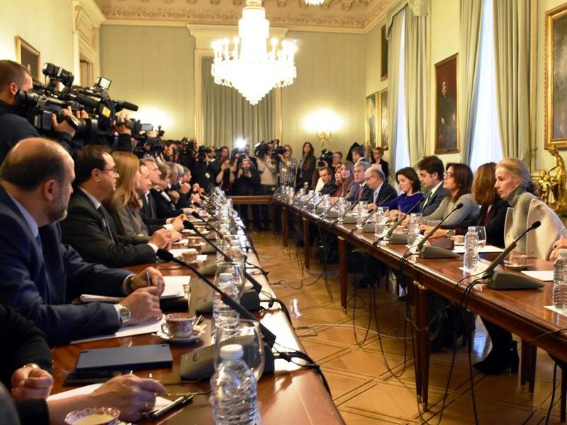 Imagen de la reunión del Gobierno con las CCAA