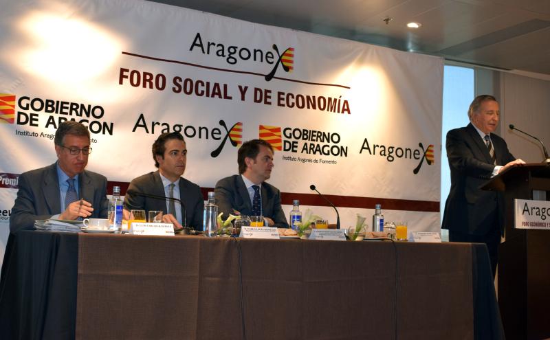 Bermúdez de Castro presenta al presidente del ICO, Pablo Zalba, en el foro Aragaonex