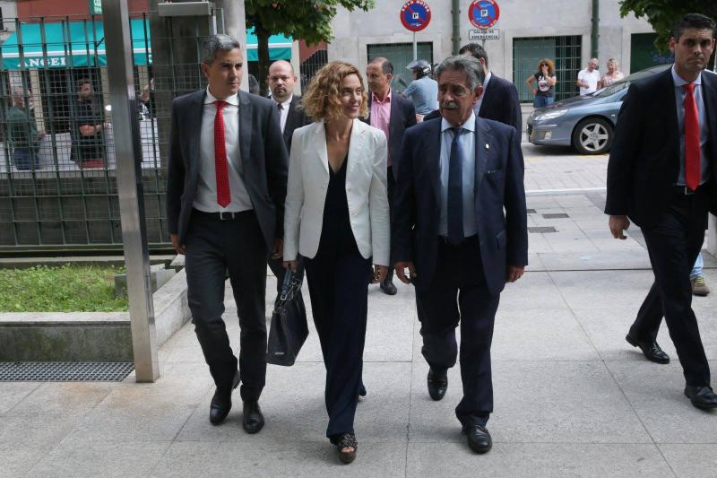 La ministra de Política Territorial y Función Pública con el presidente de Cantabria