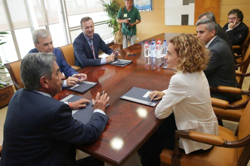 La ministra de Política Territorial y Función Pública con el presidente de Cantabria