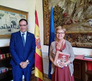 La comisionada del Gobierno frente al Reto Demográfico se reúne con el presidente de la Diputación de Cuenca