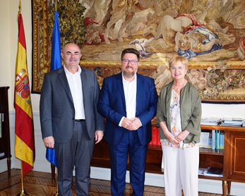 La comisionada del Gobierno frente al Reto Demográfico se reúne con representantes de la Junta de Andalucía