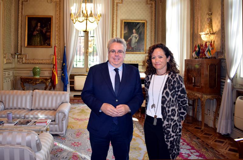 El secretario de Estado con la viceconsejera de Ordenación del Territorio de Castilla y León 