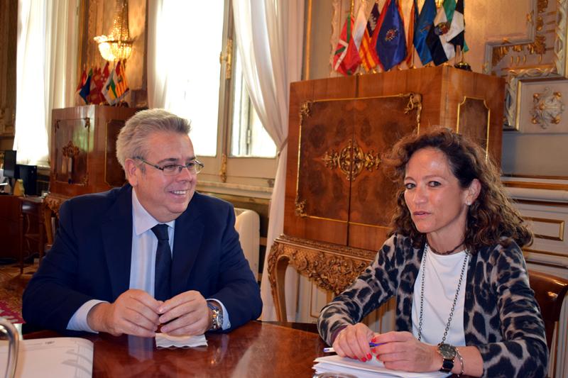 El secretario de Estado con la viceconsejera de Ordenación del Territorio de Castilla y León 