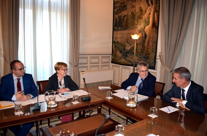 Reunión en el Ministerio de Política Territorial y Función Pública con representantes del Gobierno de Portugal