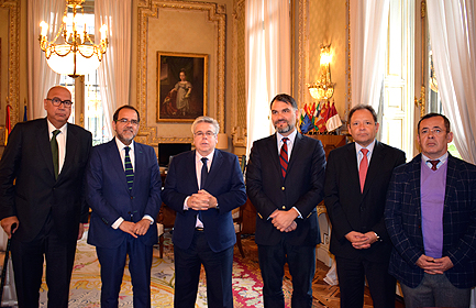 El secretario de Estado de Política Territorial se reúne con representantes de Chile 