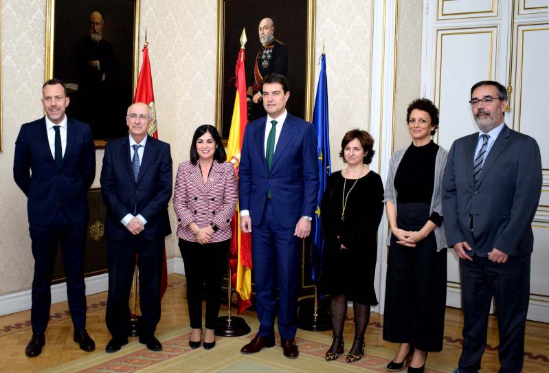 Carolina Darias se reúne con el consejero de Presidencia de Castilla y León