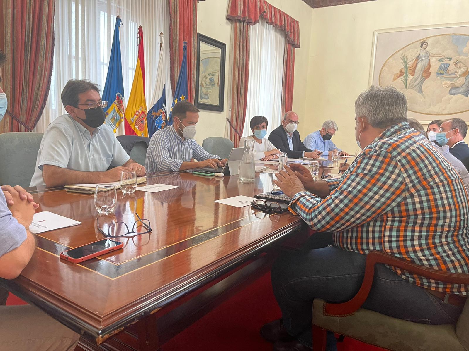Isabel Rodríguez anuncia una subvención urgente de 500.000 euros a La Palma para obras de emergencia en la red viaria y garantizar la movilidad en la isla