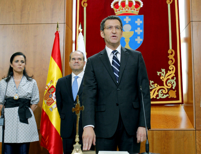 Manuel Chaves asiste a la toma de posesión del presidente de la Xunta de Galicia
