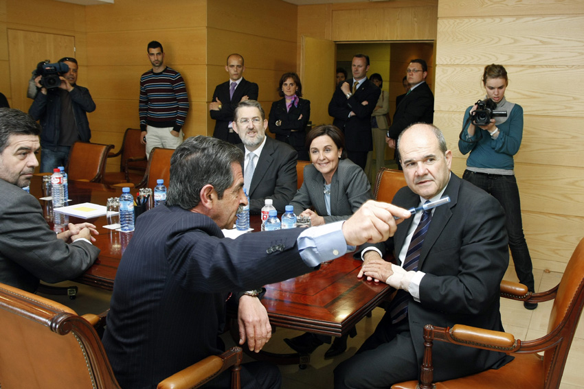 Manuel Chaves se ha entrevistado con los presidentes de Asturias y Cantabria