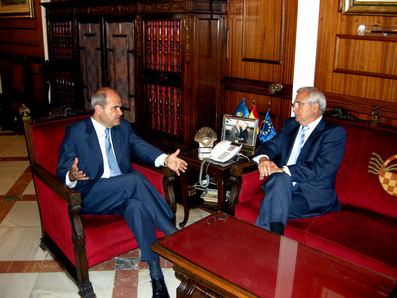 Manuel Chaves se reúne con el presidente de Melilla
