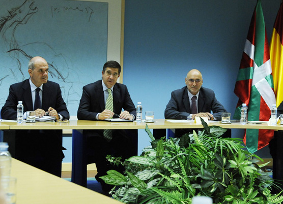 Manuel Chaves preside la reunión de la Comisión Bilateral Estado País Vasco