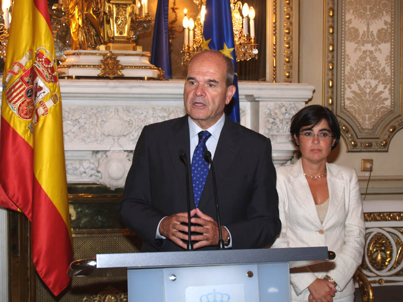 Manuel Chaves preside la comisión interministerial que elaborará el Plan para Canarias


